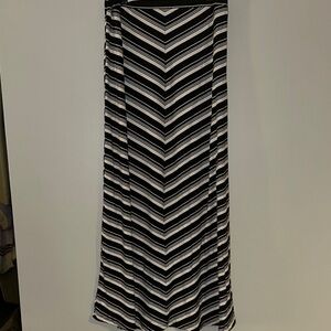 Maxi A-line Black and White Skirt for Casual Resort Wear